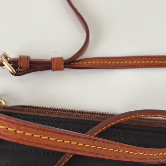 Vintage Dooney & Bourke Black Crossbody Bag - Picture 2 of 8